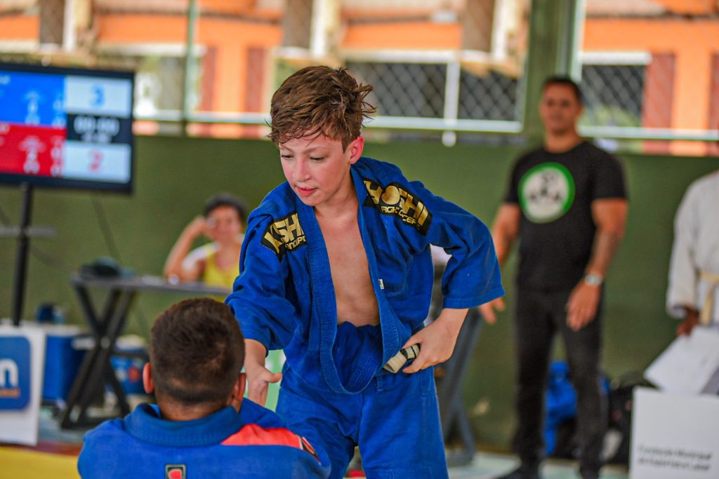 Leia mais sobre o artigo Jiu-Jitsu e seus Benefícios: Formando Crianças mais Saudáveis e Resilientes